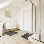 Grosse Dachgeschosswohnung Im Herzen Von *