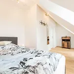 Grosse Dachgeschosswohnung Im Herzen Von