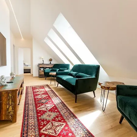 Grosse Dachgeschosswohnung Im Herzen Von *