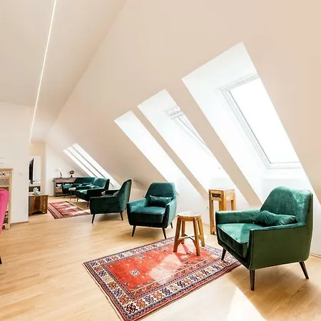 Grosse Dachgeschosswohnung Im Herzen Von 아파트 그라츠