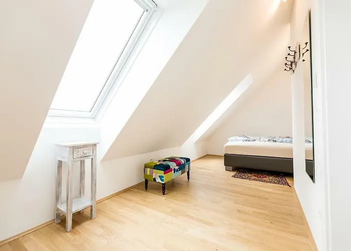 Grosse Dachgeschosswohnung Im Herzen Von Graz