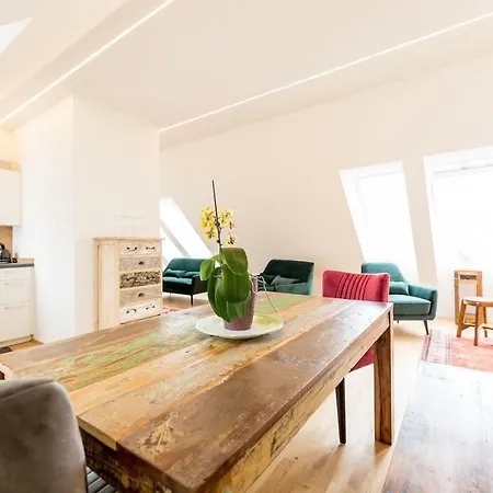 Grosse Dachgeschosswohnung Im Herzen Von Апартаменти Грац