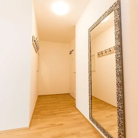 Grosse Dachgeschosswohnung Im Herzen Von * Грац