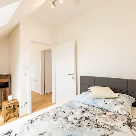 Daire Grosse Dachgeschosswohnung Im Herzen Von