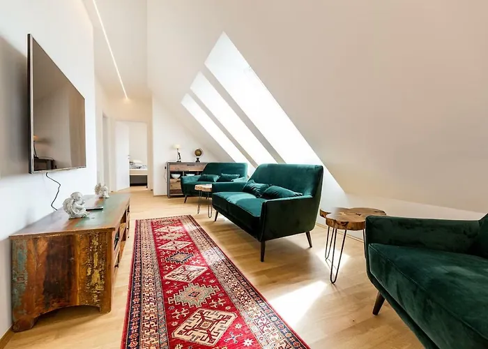 Grosse Dachgeschosswohnung Im Herzen Von *