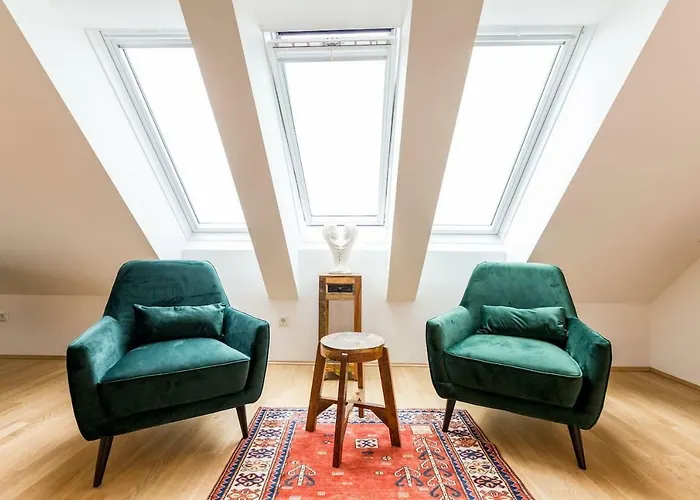 Grosse Dachgeschosswohnung Im Herzen Von