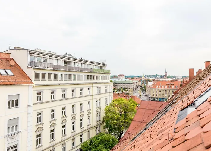 Grosse Dachgeschosswohnung Im Herzen Von Graz