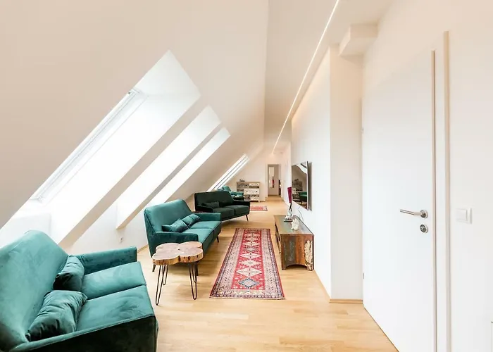 Grosse Dachgeschosswohnung Im Herzen Von